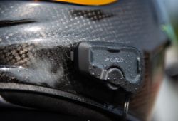 轴节系统设置新标准头盔通信系统